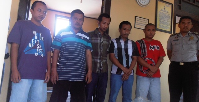 Polisi Bekuk Lima Tersangka Narkoba