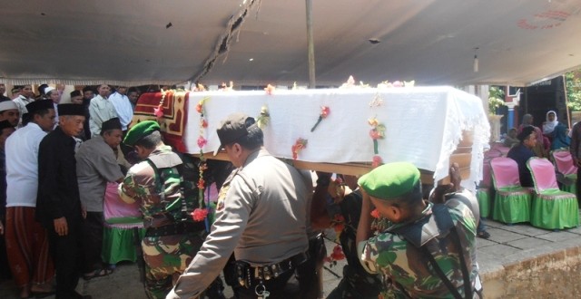 Dubes Indonesia untuk Aljazair Niam Salim Dimakamkan di Jepara